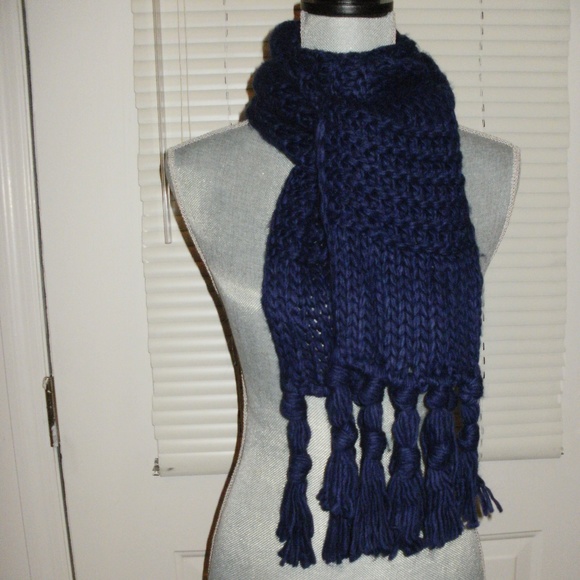 Soft Chunky Fringe Navy Oblong Scarf ( O/S ) - Picture 6 of 7